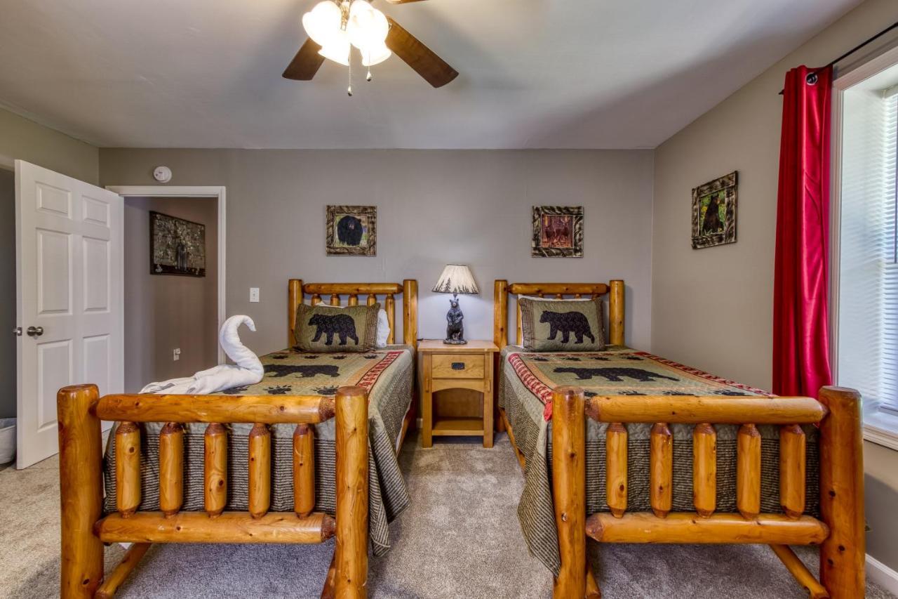 Fun & Games By Honeybearcabins 2Br/1Ba Sleeps 7 Севьервилл Экстерьер фото